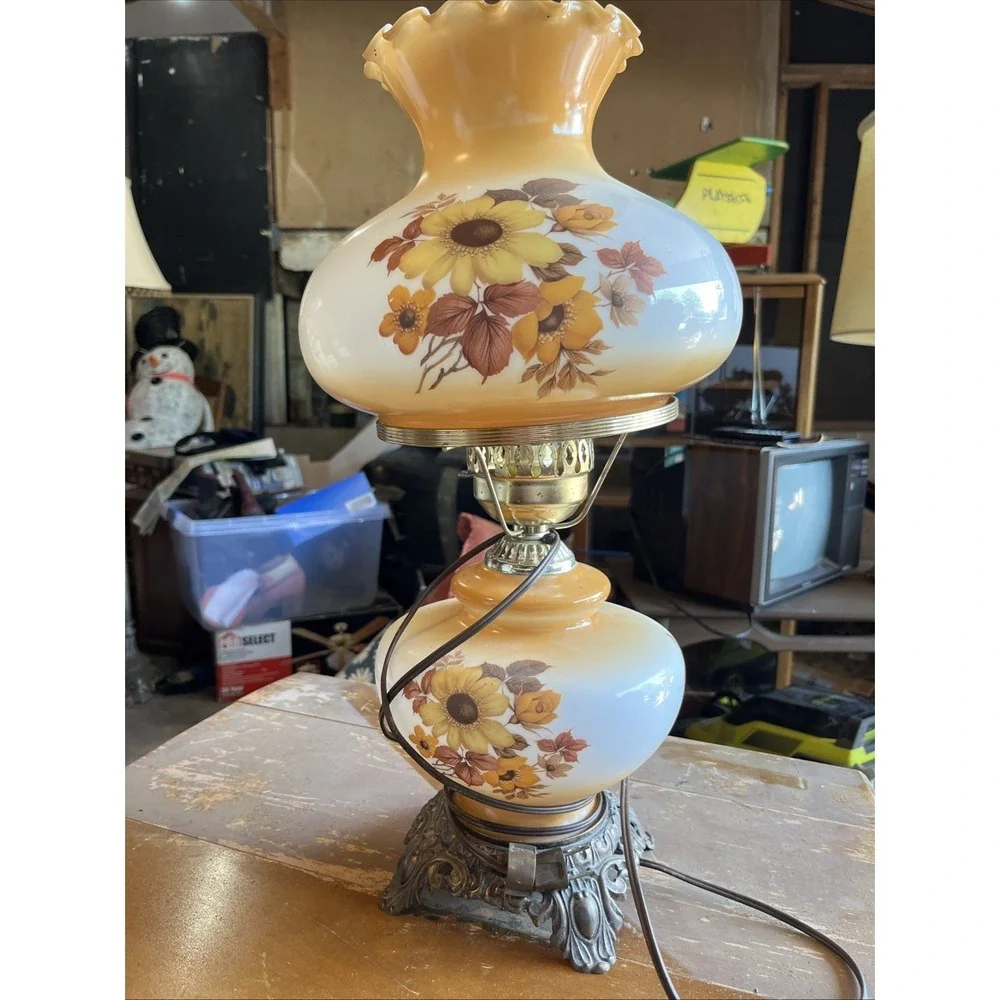 Vintage Accurate Casting Hurricane Table Lamp Wildflowers Daisy 21 1/2
